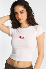T-shirt ajusté imprime? graphique à carreaux fraises thumbnail 1