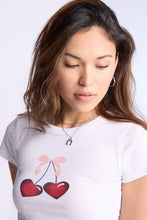 T-shirt ajusté imprime? graphique coeur cerises thumbnail 2
