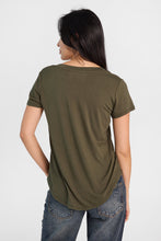 T-shirt décontracté à col en V manches courtes thumbnail 11