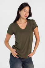 T-shirt décontracté à col en V manches courtes thumbnail 9