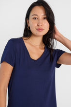 T-shirt décontracté à col en V manches courtes thumbnail 14
