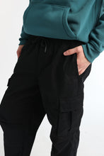 Pantalon cargo décontracté en sergé thumbnail 2