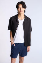 Chemise boutonnée à manches courtes en lin mélangé thumbnail 14