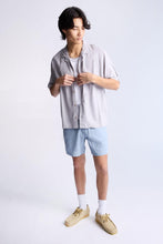 Chemise boutonnée à manches courtes en lin mélangé thumbnail 21