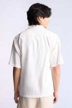 Chemise boutonnée à manches courtes en lin mélangé thumbnail 24