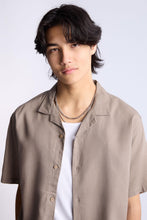 Chemise boutonnée à manches courtes en lin mélangé thumbnail 27