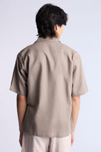 Chemise boutonnée à manches courtes en lin mélangé thumbnail 28