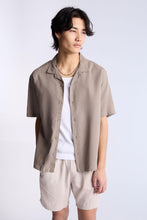 Chemise boutonnée à manches courtes en lin mélangé thumbnail 26