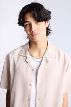 Chemise boutonnée à manches courtes en lin mélangé thumbnail 6