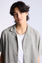 Chemise boutonnée à manches courtes en lin mélangé thumbnail 31