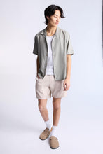 Chemise boutonnée à manches courtes en lin mélangé thumbnail 33