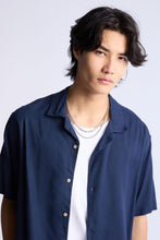 Chemise boutonnée à manches courtes en lin mélangé thumbnail 34