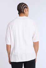 Chemise en tricot texturé manches courtes boutonnée thumbnail 3