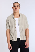 Chemise en tricot texturé manches courtes boutonnée thumbnail 6