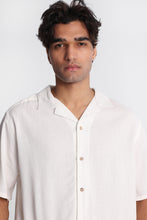 Chemise boutonnée à manches courtes en lin mélangé thumbnail 7
