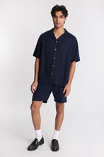 Chemise boutonnée à manches courtes en lin mélangé thumbnail 25