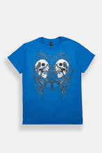 T-shirt à graphique imprimé crânes enchaînés et croix Arsenic thumbnail 1