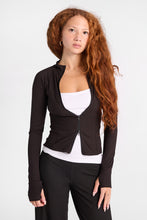 Blouson en tricot côtelé à coupe cintrée à fermeture à glissière thumbnail 2