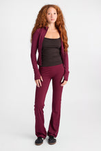 Blouson en tricot côtelé à coupe cintrée à fermeture à glissière thumbnail 20