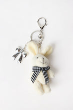 Porte-clés pelucheux à thème de lapin thumbnail 1