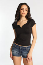 T-shirt ajusté à col cranté et manches courtes thumbnail 2
