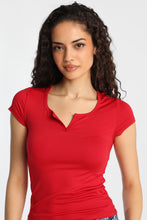 T-shirt ajusté à col cranté et manches courtes thumbnail 18