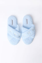 Pantoufles en bouclée pelucheuses croisées avec broderie thumbnail 9