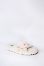 Pantoufles en bouclée pelucheuses croisées avec broderie thumbnail 14