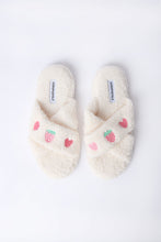 Pantoufles en bouclée pelucheuses croisées avec broderie thumbnail 13