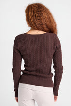 Chandail à col en V en tricot torsadé héritage AERO thumbnail 8