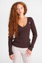 Chandail à col en V en tricot torsadé héritage AERO thumbnail 6