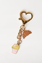 Mini sac hobo zippé à breloques beignet thumbnail 3