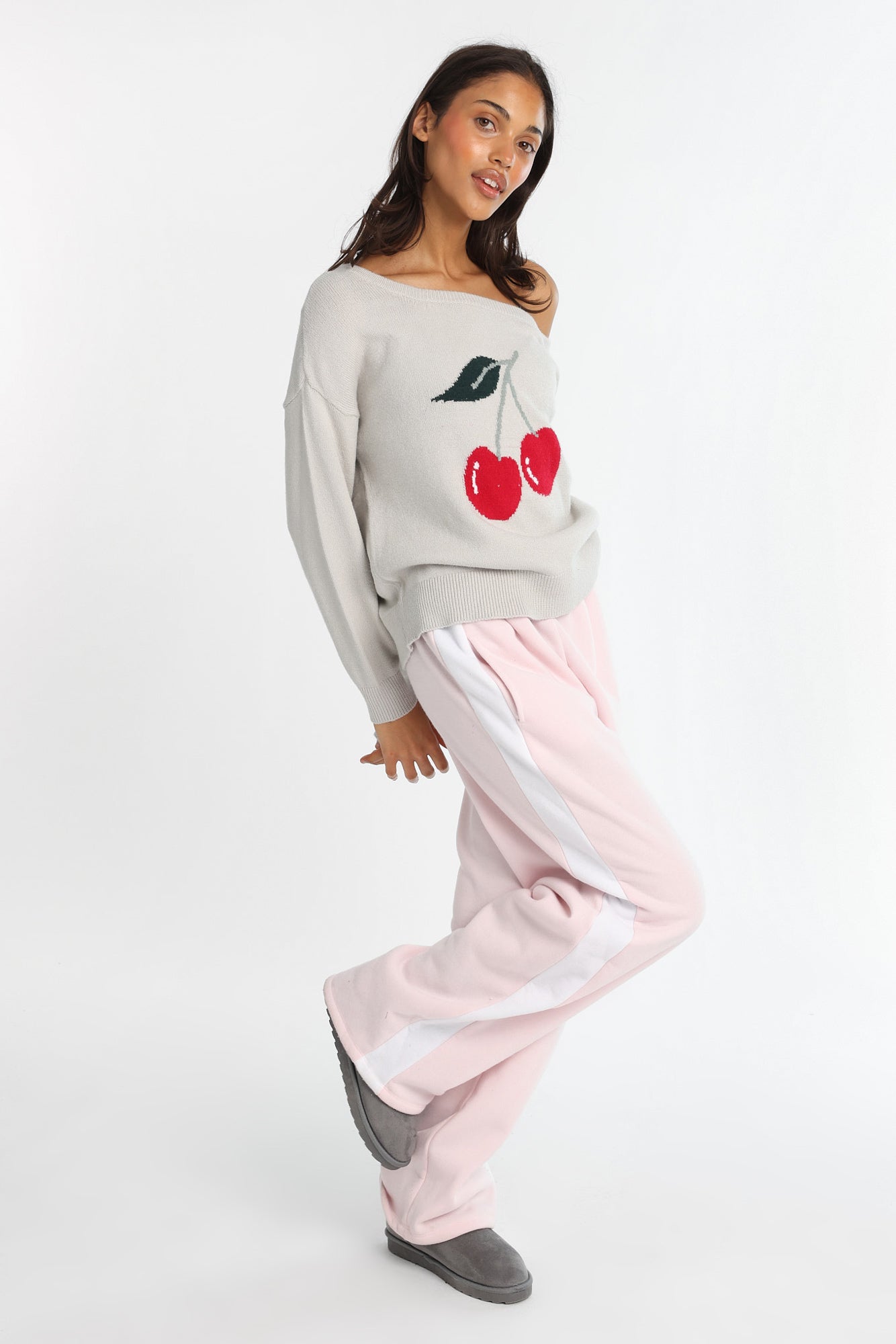 Graphic Off-Shoulder Sweater – Bluenotes
