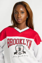 Sweat-shirt à col en V graphique thumbnail 3