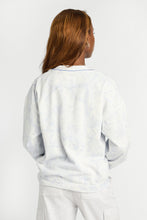 Sweat-shirt à col en V graphique thumbnail 16