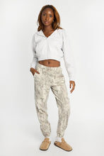 Pull à capuche coupe midi zippé thumbnail 9