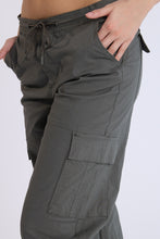 Poplin Mid Rise Baggy Cargo Pants thumbnail 7