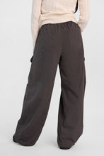 Mid Rise Cargo Barrel Twill Pants thumbnail 4