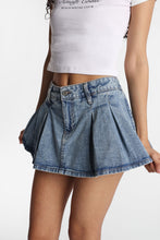 Jupe-short plissé en denim taille basse thumbnail 10