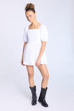 Mini-robe à manches bouffantes thumbnail 16