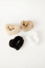 Pinces à griffes en coeur en fausse fourrure paquet de 4 thumbnail 1