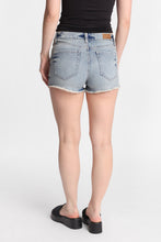 Shorty de Festival galbé en denim à taille haute thumbnail 3