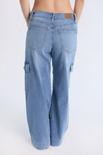 Mid Rise Cargo Wide Leg Jeans thumbnail 7