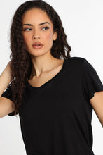 T-shirt décontracté à col en V manches courtes thumbnail 11