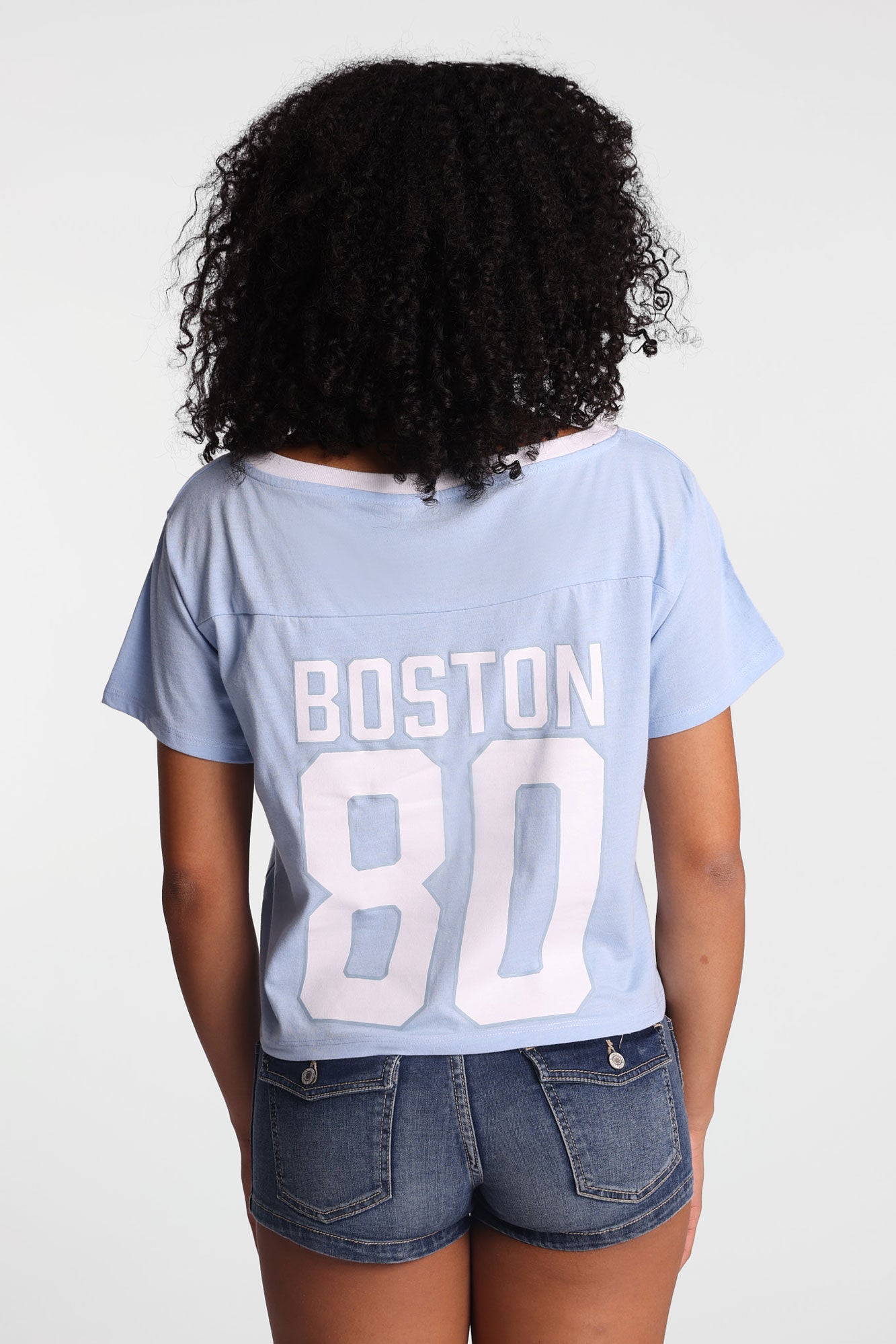 T-shirt à grand décolleté bateau col en V graphique