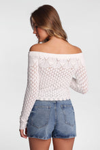 Haut à grand décolleté bateau en tricot style-crochet thumbnail 3