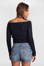 Haut à grand décolleté bateau en tricot style-crochet thumbnail 7
