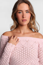 Haut à grand décolleté bateau en tricot style-crochet thumbnail 10