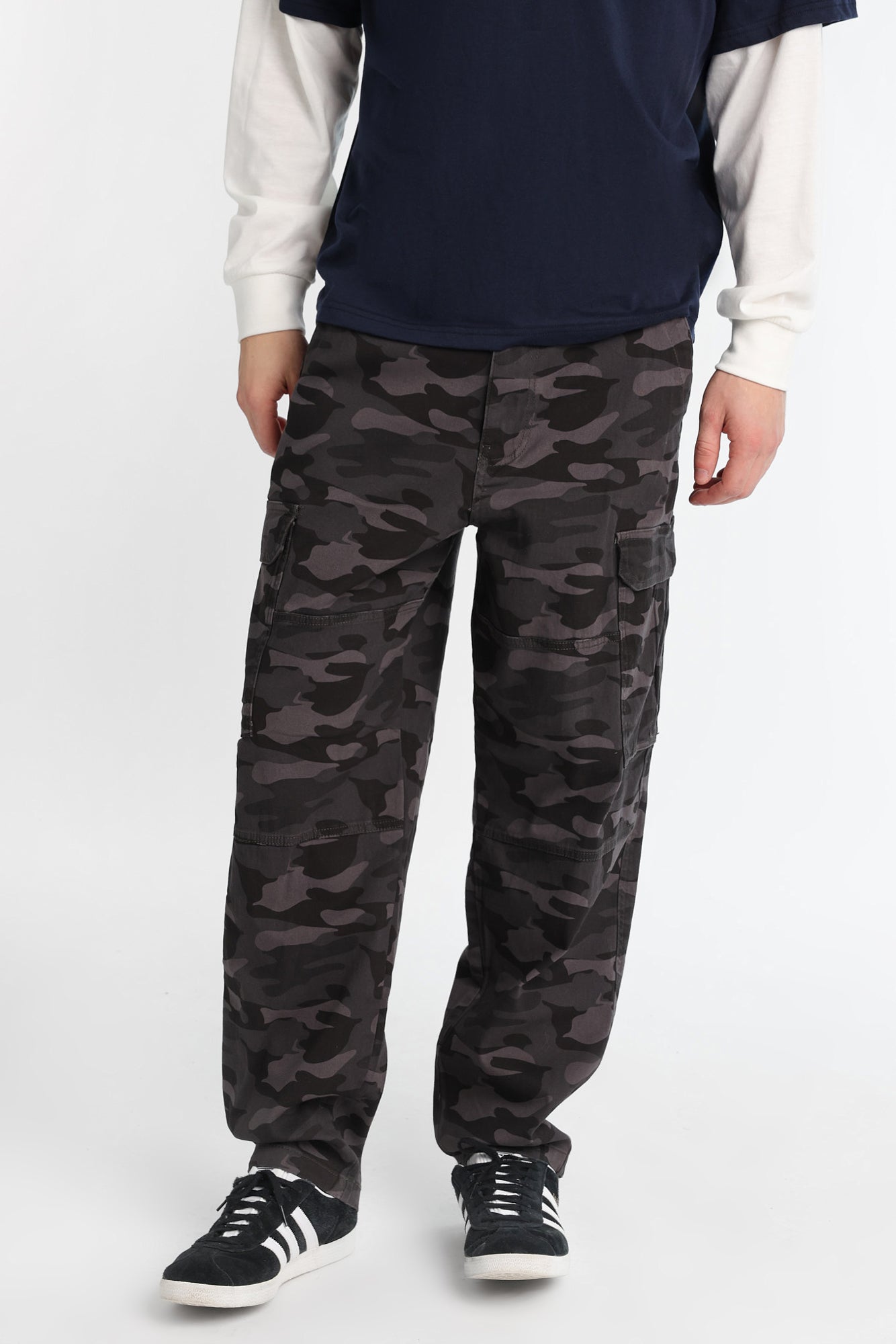 Pantalon en sergé ample coupe Skateur à poches cargo camouflage