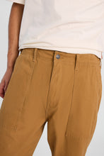 Pantalon décontracté resserré en sergé à poches avant obliques thumbnail 6